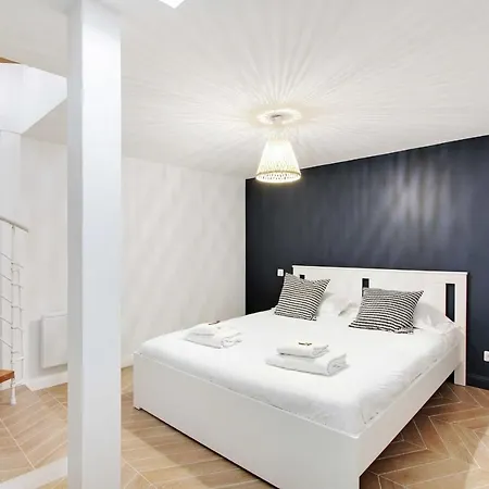 Modern Apt-1br-4p-atelier Des Lumieres Museum