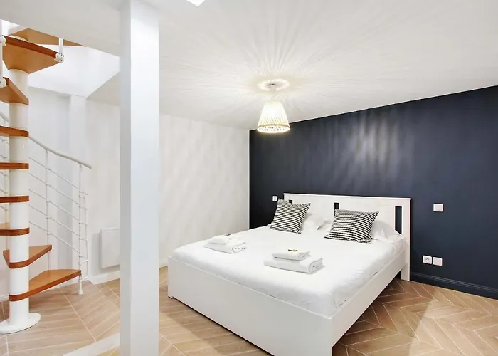 Modern Apt-1br-4p-atelier Des Lumieres Museum